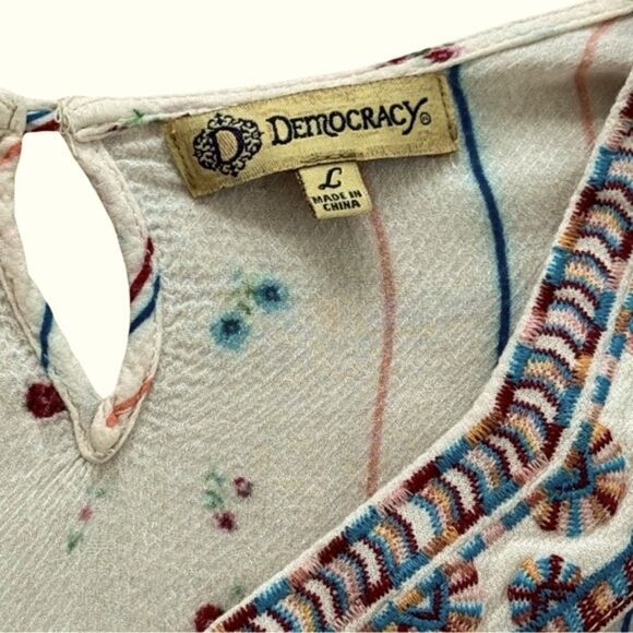 Democracy Peplum Flounce Split Sleeve Embroidered Placket Front Printed Top Sz L - Picture 7 of 8